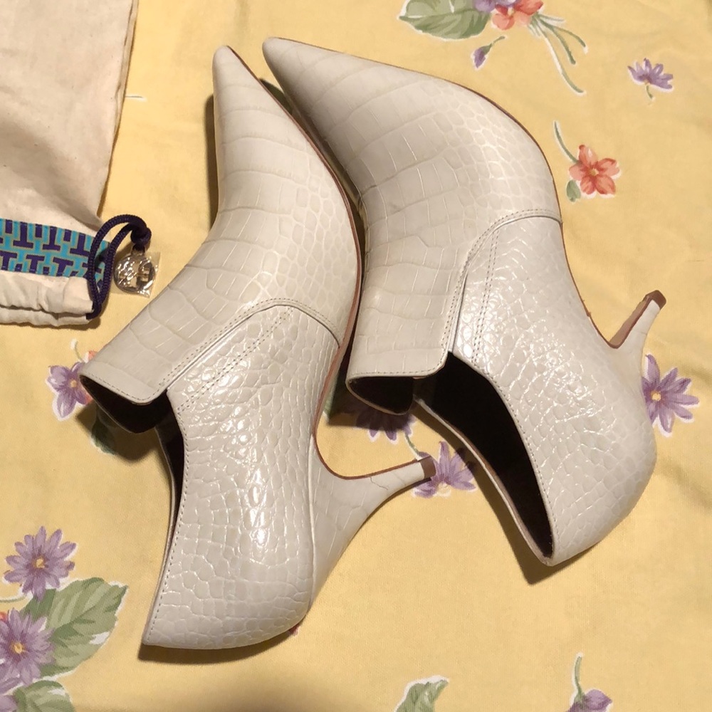 TBShoetie embossed leather (like 8.5)heels